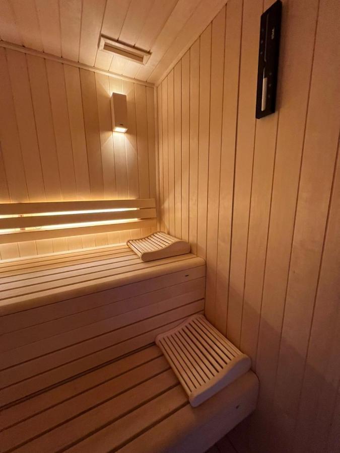 Charmante Cabane Dans Les Arbres Avec Jacuzzi Et Sauna Boismorand Luaran gambar