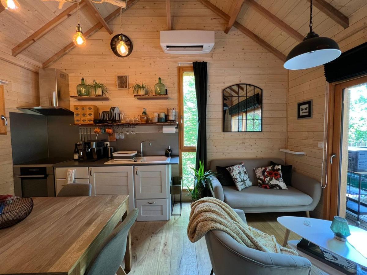 Charmante Cabane Dans Les Arbres Avec Jacuzzi Et Sauna Boismorand Luaran gambar